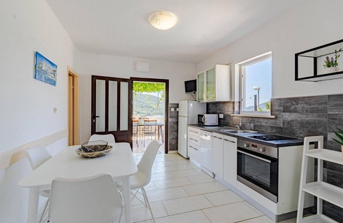 Cove Tri Zala (Zrnovo) Apartment | Pet friendly apartment in Zrnovo