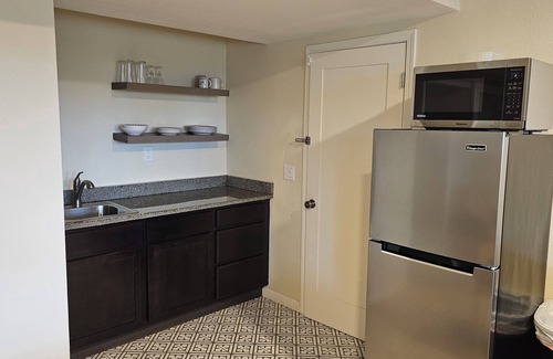 West End Apartment | Pet Friendly Apartment with views!