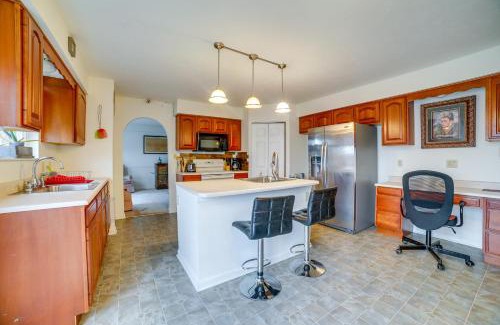 New Kensington House | Pet-Friendly Apollo Home with Furnished Deck!