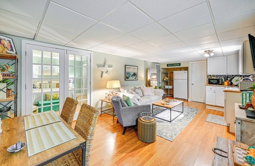 Aquebogue Apartment | Pet-Friendly Apt w/Hot Tub Near the Hamptons!