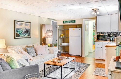 Aquebogue Apartment | Pet-Friendly Apt w/Hot Tub Near the Hamptons!