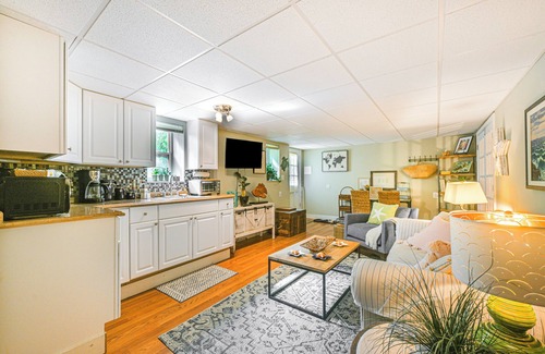 Aquebogue Apartment | Pet-Friendly Apt w/Hot Tub Near the Hamptons!