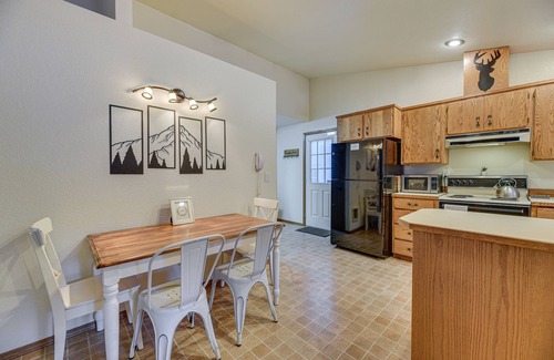 Paradise Estates House | Pet-Friendly Ashford Rainier Home: Hot Tub, Kayaks