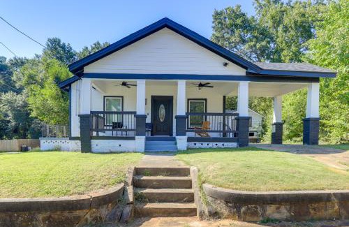 College Park Apartment | Pet-Friendly ATL Hub - 9 Mi to Downtown