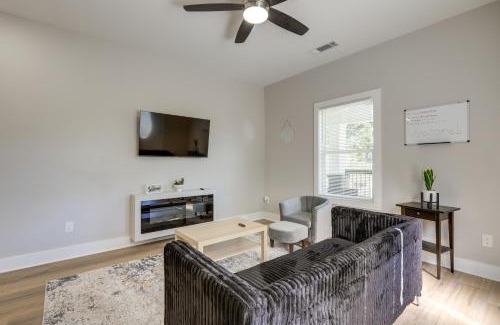 College Park Apartment | Pet-Friendly ATL Hub - 9 Mi to Downtown