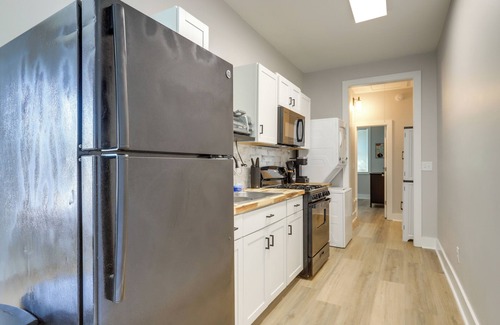 College Park Apartment | Pet-Friendly ATL Hub - 9 Mi to Downtown