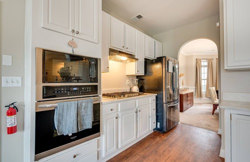 Southwestern House | Pet-Friendly Atlanta Home: 9 Mi to Downtown!