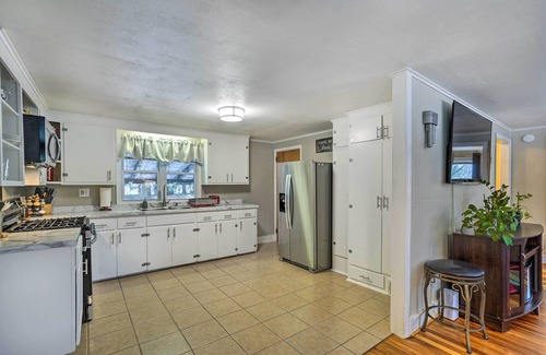 Auburn Cottage | Pet-friendly Auburn Home Near Owasco Lake!