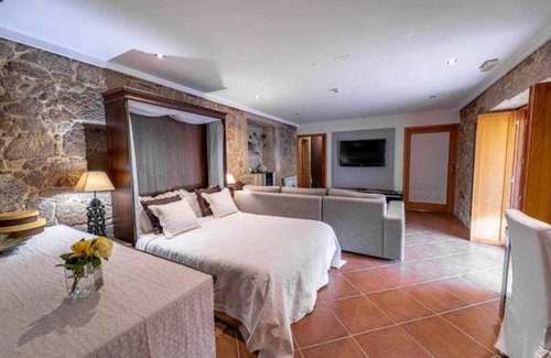 Amares House | Pet Friendly Barbecue Pool MyStay