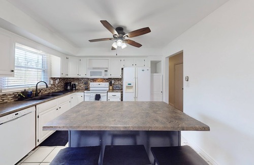 Lambton Shores House | Pet-Friendly Beach House with Hot Tub + Games Room + Enclosed Large Fence