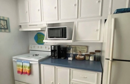 Surfside Beach House | Pet-Friendly Beach House w/Yard, Games, Screened Porch & Walk to Beach!