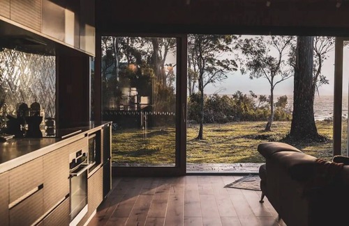 Alonnah House | Pet friendly beach/nature re-set for couples