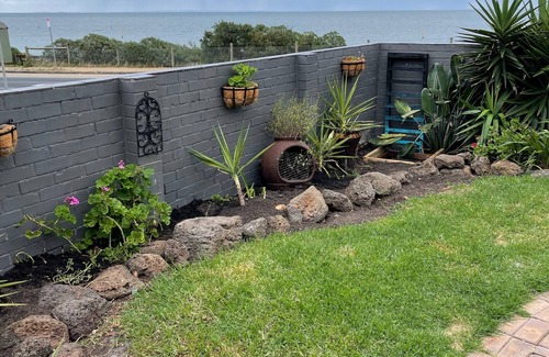 Mornington Villa | Pet friendly beachfront haven - Fisherman’s Beach Mornington