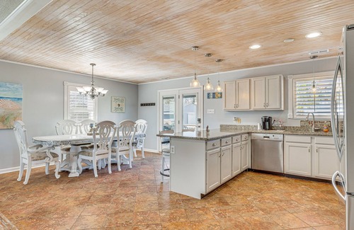 Morehead City House | Pet-Friendly Beaufort Home w/Private Yard