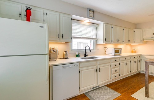 Berryville House | Pet-Friendly Berryville Home: Walk to Main Street!