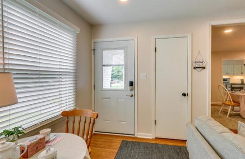 Berryville House | Pet-Friendly Berryville Home Walk to Main Street!