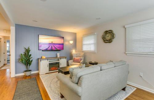 Berryville House | Pet-Friendly Berryville Home Walk to Main Street!