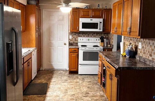 Titusville House | Pet friendly, Big Backyard for Kids or Pets, 20 minutes to Playalinda Beach!