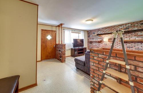 Bixby House | Pet-Friendly Bixby Getaway with Deck!
