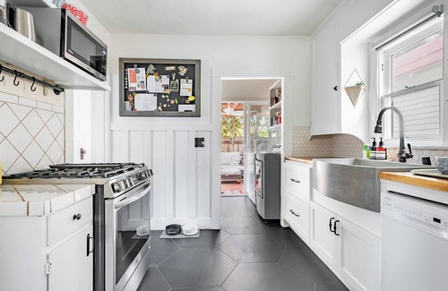 South Park House | Pet-Friendly Blanca Bungalow Artist Retreat in sunny San Diego