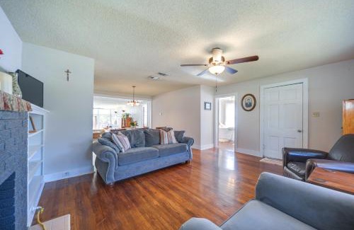 Brady House | Pet-Friendly Brady Vacation Home Near Wineries!