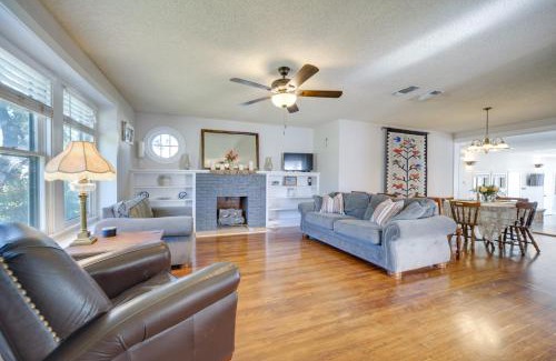 Brady House | Pet-Friendly Brady Vacation Home Near Wineries!