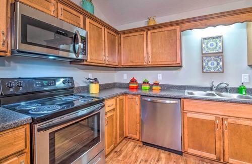 Brownsville Apartment | Pet-Friendly Brownsville Retreat w/Porch!
