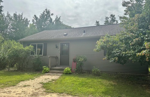 New Lisbon Cabin | Pet Friendly Buckhorn Cabin with HOT TUB, Buckhorn State Park, Dirty Turtlen