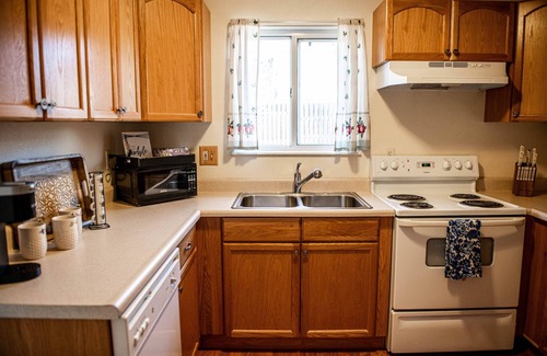 Northeast Colorado Springs House | PET FRIENDLY: COZY GETAWAY, CENTRALLY LOCATED