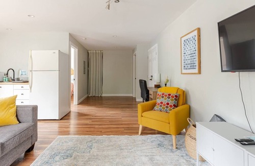 North Bonneville Apartment | Pet Friendly Couples Getaway @ Beacon Rock+NoBo