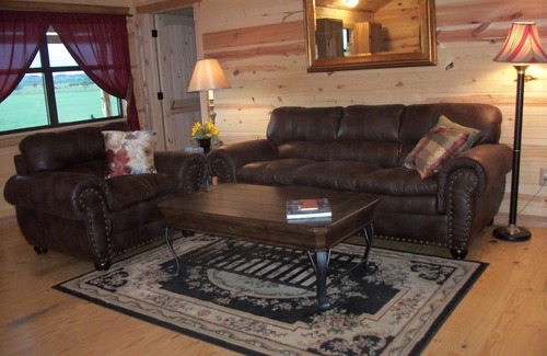 Fredericksburg Cabin | Pet-friendly cabin perfect for romance, friends or families-8 Min to FBG