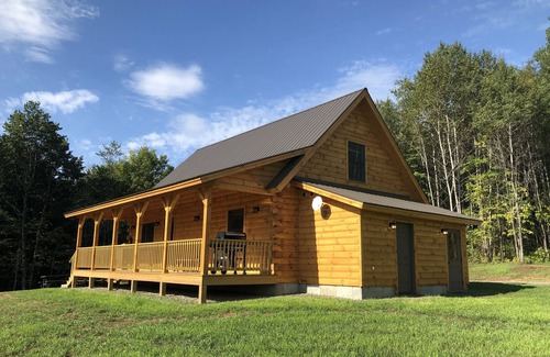 Lyndon Center Cabin | Pet friendly cabin in East Burke - KINGDOM TRAILS and VAST snowmobile network!