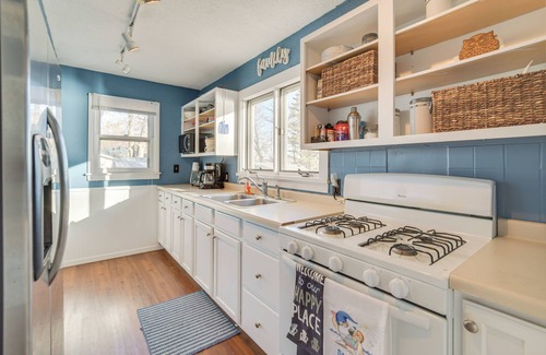 Dent Cabin | Pet-Friendly Cabin on Star Lake: Fire Pit & Grill!