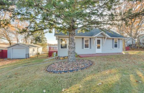 Dent House | Pet-Friendly Cabin on Star Lake Fire Pit and Grill!