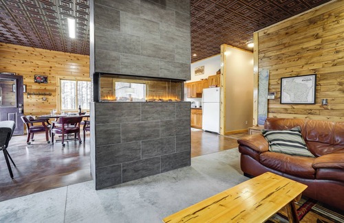 Pepin Cabin | Pet-Friendly Cabin Retreat: Walk to Lake Pepin!