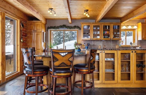 Quandary Village Cabin | Pet-Friendly Cabin with Hot Tub & Stunning Views