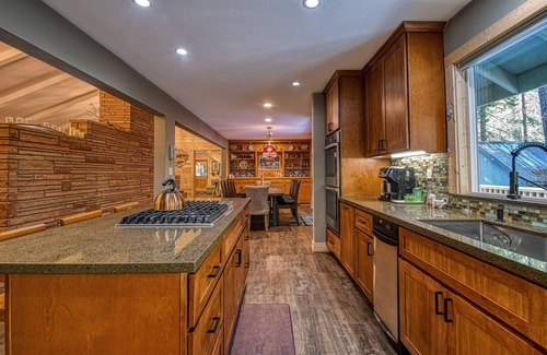 Camp Connell Cabin | PET FRIENDLY CABIN IN CAMP CONNELL, IMPRESSIVE GAME ROOM AND MORE!