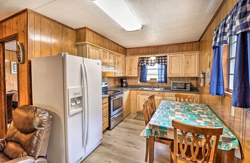 Greers Ferry Cabin | Pet-Friendly Cabin with Designated Boat Slip!