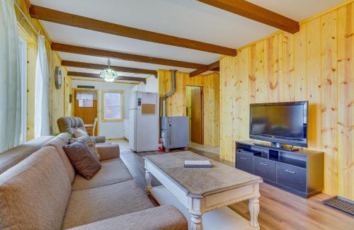 Mauston House | Pet-Friendly Cabin Retreat Wisconsin River Access