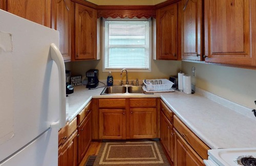 Nelsonville Cabin | Pet Friendly Cabin with hot tub near ATV trails WNF and Hocking Hills