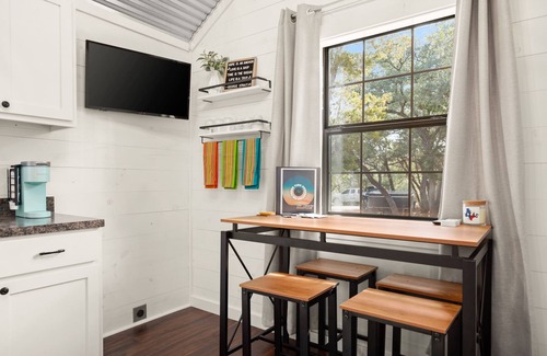 Austin Cabin | Pet Friendly Cabin w/hot tub. gym, cold plunge, & sauna