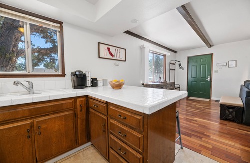 Woodlands House | Pet friendly cabin with fireplace and fenced yard