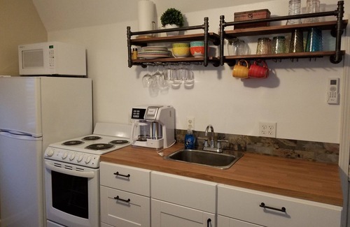 Warsaw Cabin | Pet friendly cabin with King bed -new listing
