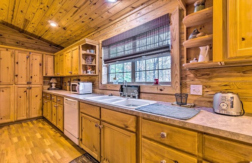 Cabot Cottage | Pet-friendly Cabot Cabin w/Fenced Yard!