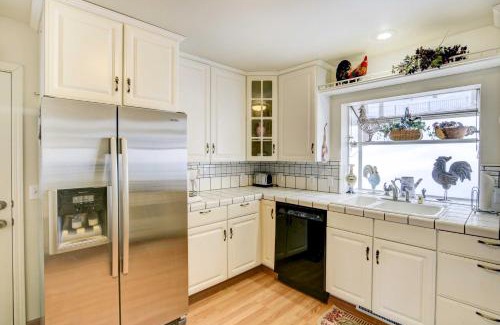 Lake Almanor West House | Pet-Friendly California Cabin with Beach Access