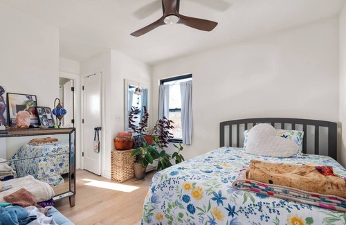 Kennedy King House | Pet-Friendly Carriage House Close to Downtown