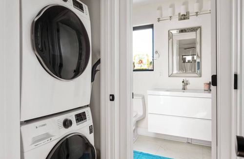 Kennedy King House | Pet-Friendly Carriage House Close to Downtown