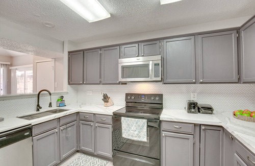 North Central Carrollton House | Pet-Friendly Carrollton Home w/Fenced Backyard!