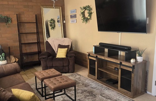 The Ridges House | Pet friendly charming townhome near old town Grand Junction