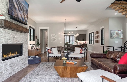 Old Town Ski Chalet | Pet-friendly chalet w/sauna & rooftop hot tub